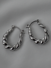 Load image into Gallery viewer, Gold Plated Oval Rope Hoops
